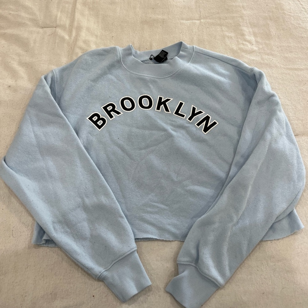 🛍 3/$10 Forever 21 Brooklyn Baby Blue crop sweater - Picture 2 of 4